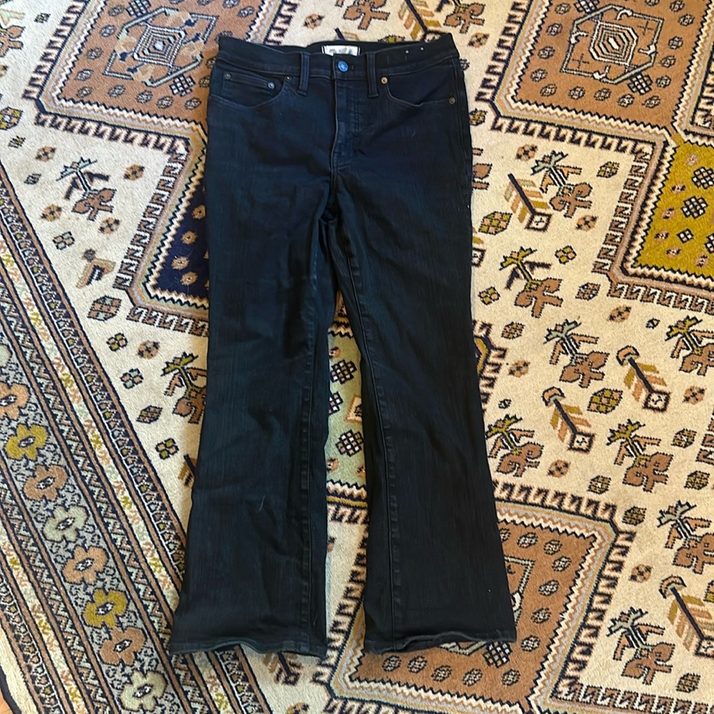 madewell black mid rise kick out crop jeans